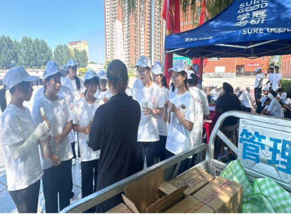 军训纪实|Beat365中文官方网站|管理学院|暖透学子心，致敬教官情