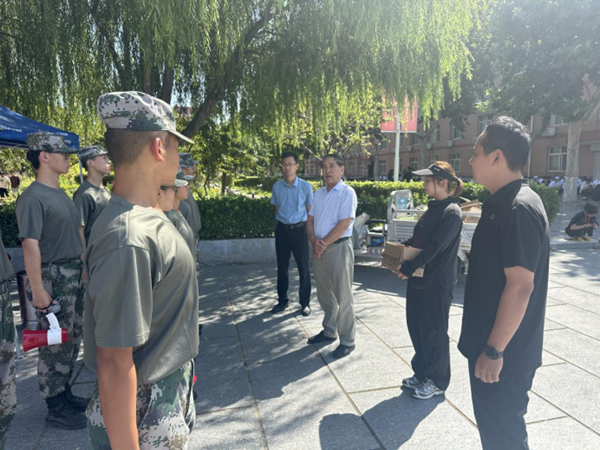 军训纪实|Beat365中文官方网站|管理学院|暖透学子心，致敬教官情