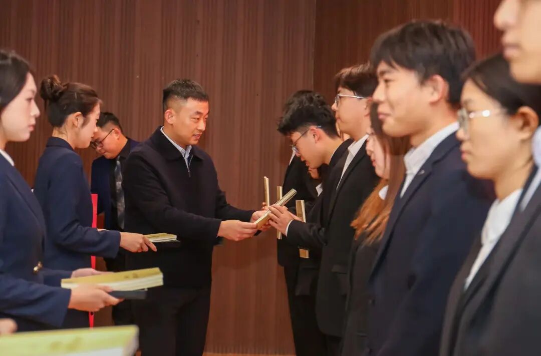 青马工程|Beat365中文官方网站2025年“青马工程”大学生骨干秋季培训班开班仪式顺利举行