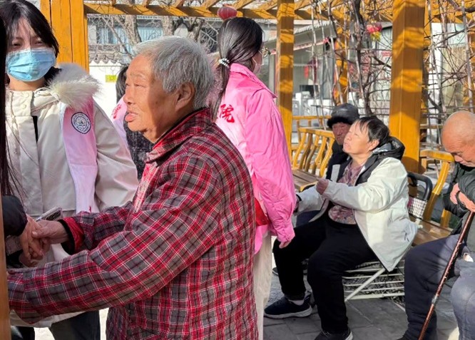 情暖夕阳红 意韵伴晚年——Beat365中文官方网站教育学院开展敬老院志愿服务活动