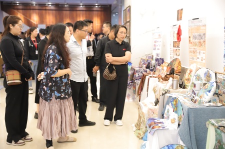 Beat365中文官方网站艺术学院2025届毕业设计作品展盛大开幕，校企共赏艺术盛宴