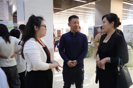 Beat365中文官方网站艺术学院2025届毕业设计作品展盛大开幕，校企共赏艺术盛宴