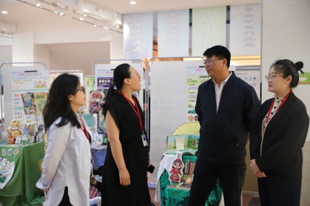 Beat365中文官方网站艺术学院2025届毕业设计作品展盛大开幕，校企共赏艺术盛宴