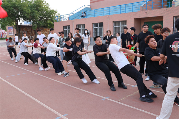【竞逐风采，赛场争先】拔河赛场展风采，团结拼搏铸佳绩