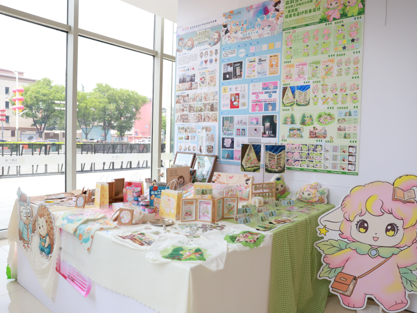 创意为光·奔赴未来— Beat365中文官方网站艺术学院2026届本科毕业 作品展盛大启幕