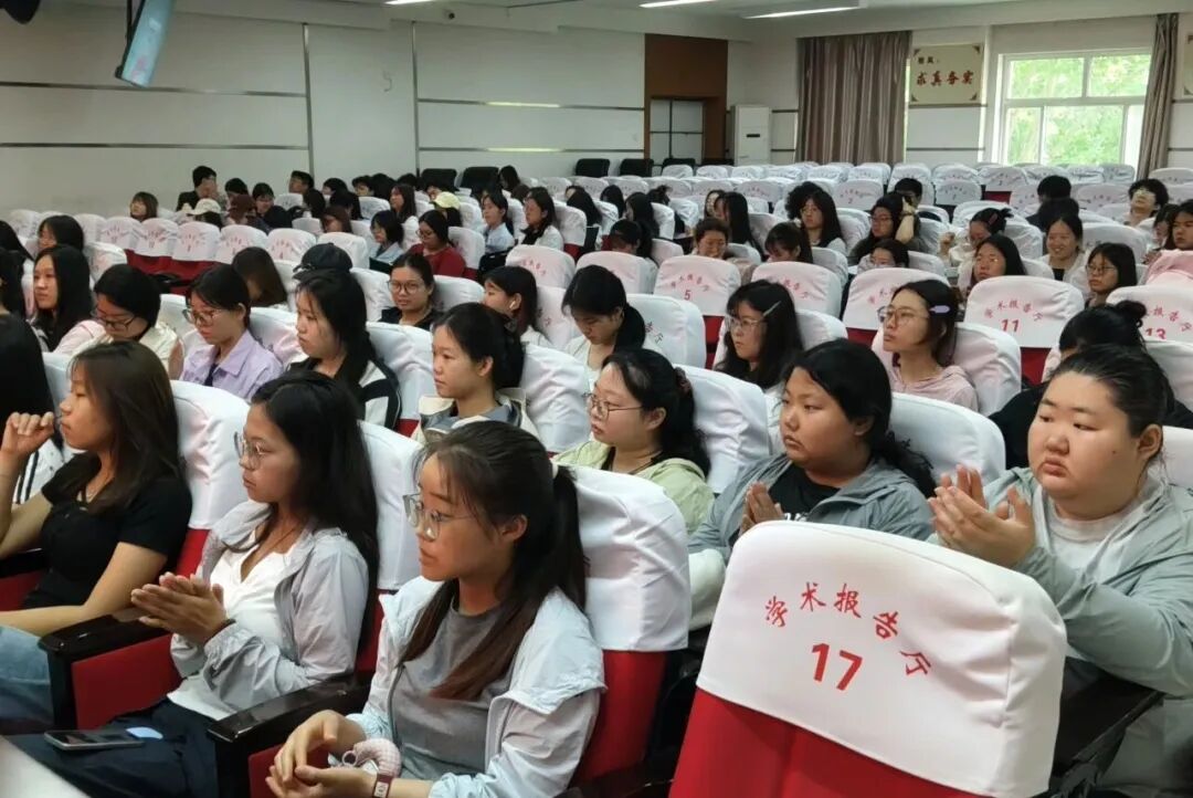 医路领航 笃行致远｜Beat365中文官方网站举办医学职业认知与人文素养专题讲座