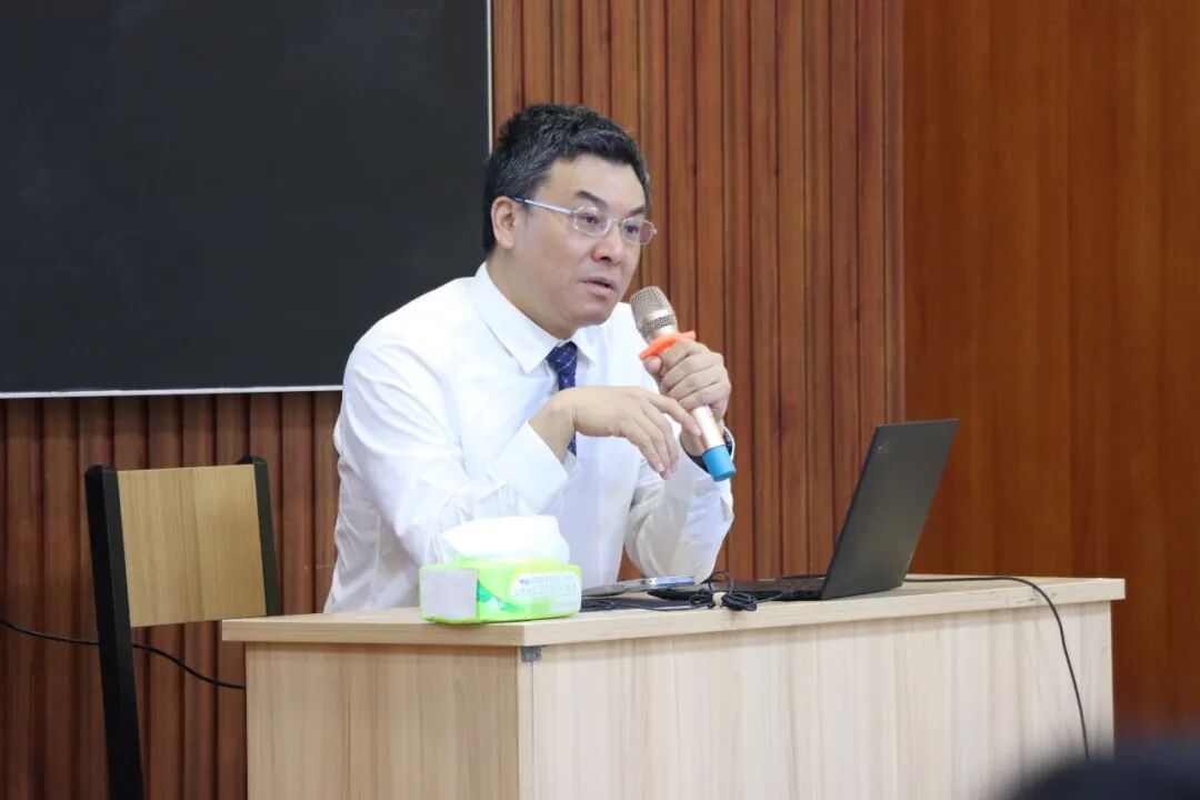 Beat365中文官方网站特邀周屈兰教授开展课程思政教学设计及竞赛能力提升专题培训