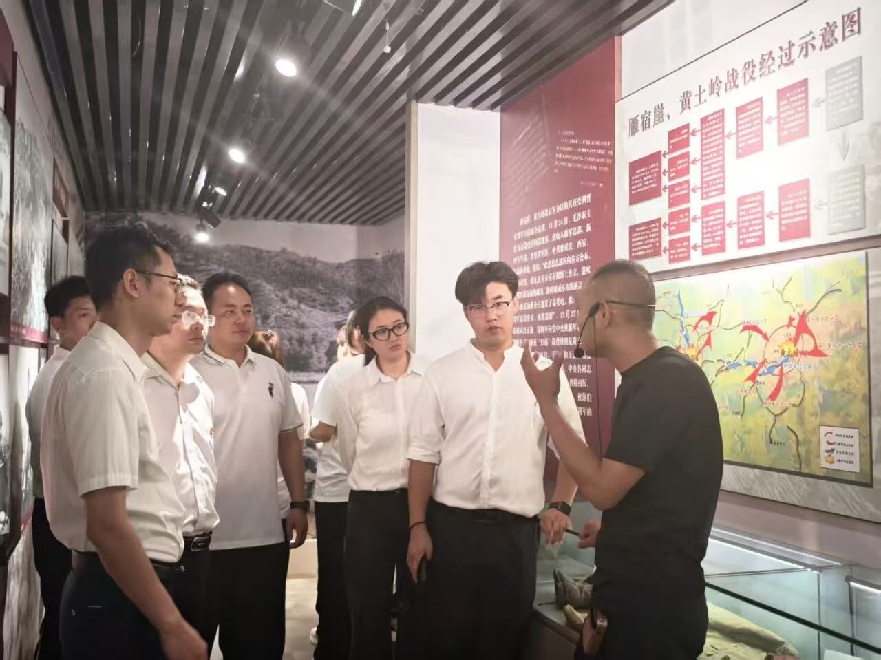 思政引领守初心 体验育人促成长——Beat365中文官方网站管理科学与工程学院在黄土岭战役纪念馆举行体验式教育基地挂牌仪式
