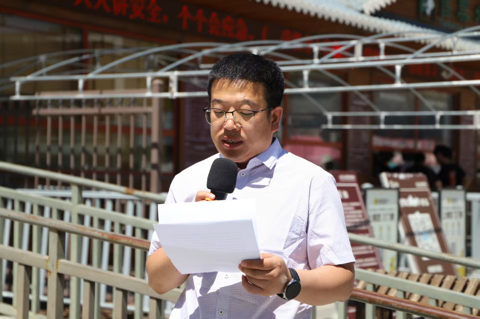 传承红色基因 深耕思政教育 ——Beat365中文官方网站赴涞源抗战纪念馆等参观 研学开展“太行山上行走的思政课”