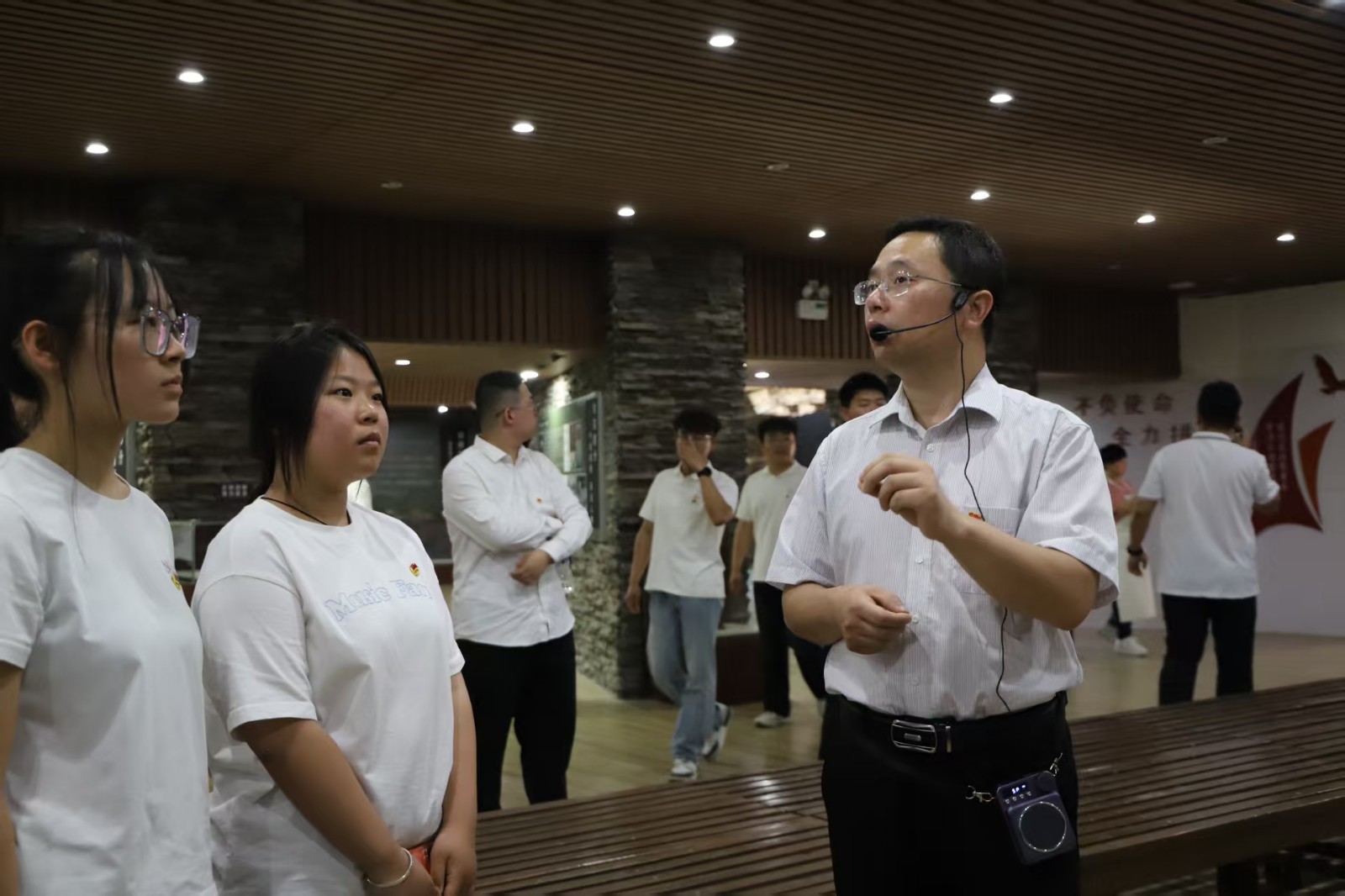 传承红色基因 深耕思政教育 ——Beat365中文官方网站赴涞源抗战纪念馆等参观 研学开展“太行山上行走的思政课”