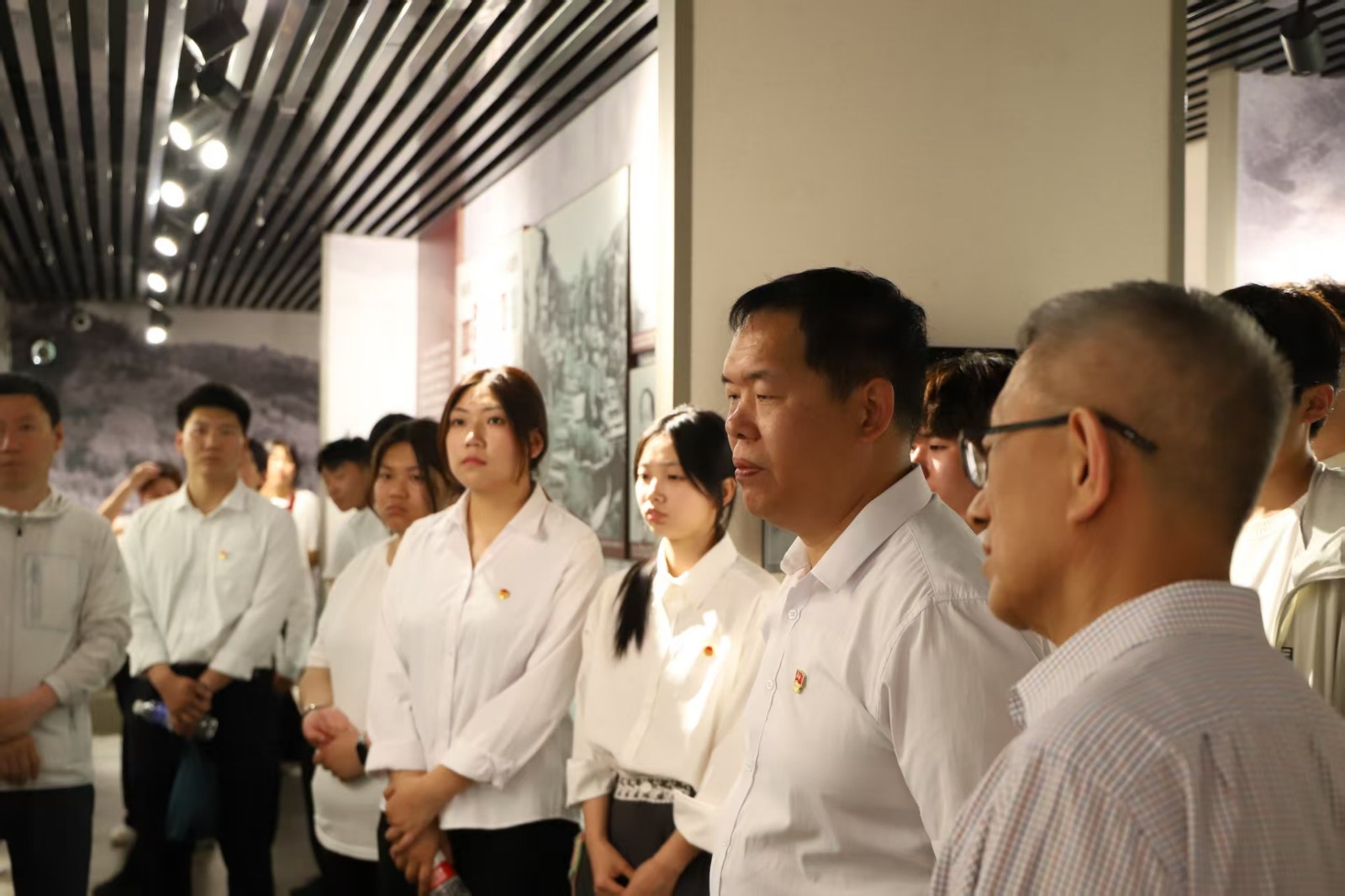 传承红色基因 深耕思政教育 ——Beat365中文官方网站赴涞源抗战纪念馆等参观 研学开展“太行山上行走的思政课”